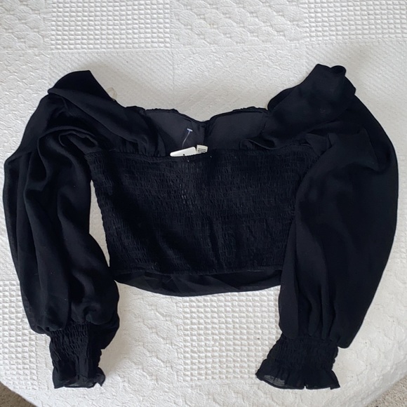 Privy Naomi Blouse Black Cold Shoulder Crop NWT - Picture 6 of 6